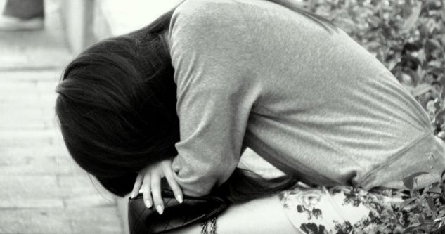 Mujer triste llorando